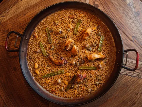 Paella valenciana tradicional en Gulliver
