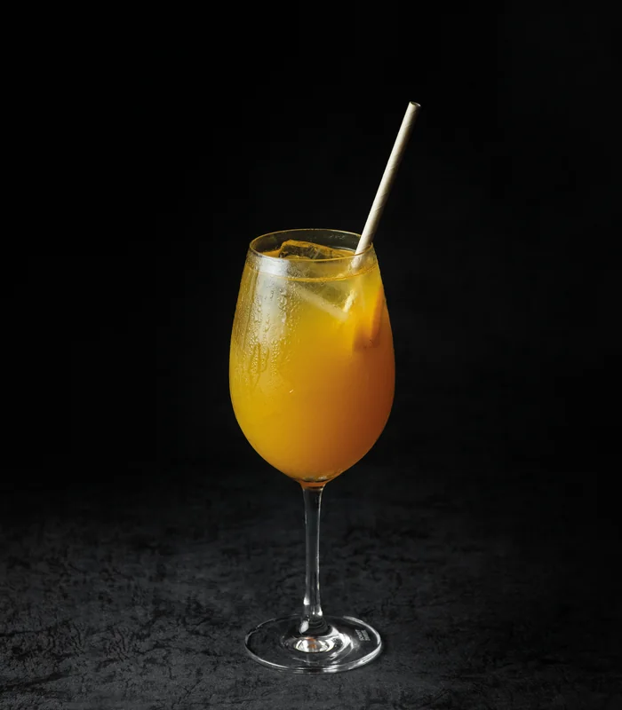 Agua de Valencia en la barra de Gulliver