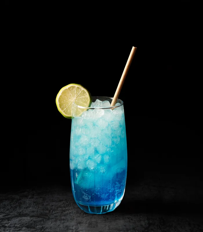 Blue Lagoon sin alcohol en la barra de Gulliver