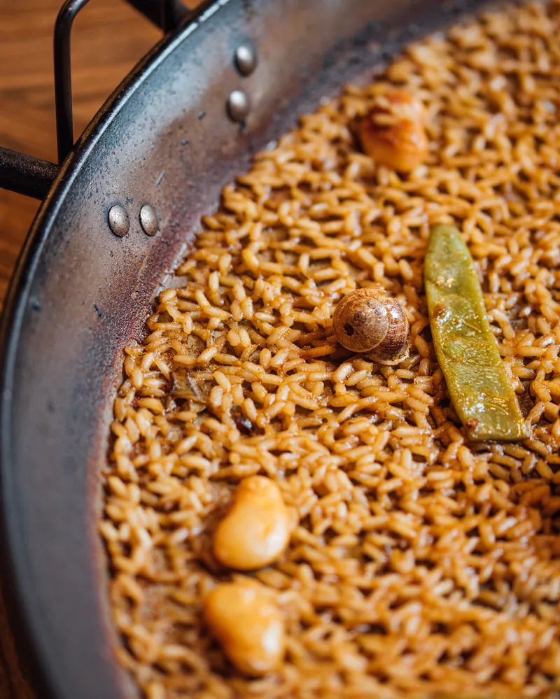 Paella valenciana tradicional en Gulliver