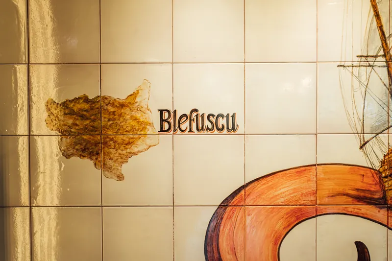 Mural Blefuscu en azulejos de Gulliver